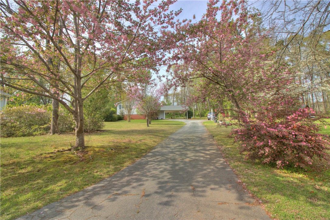 Property image 2 at 405 Hartwell Drive, Seneca, SC 29672