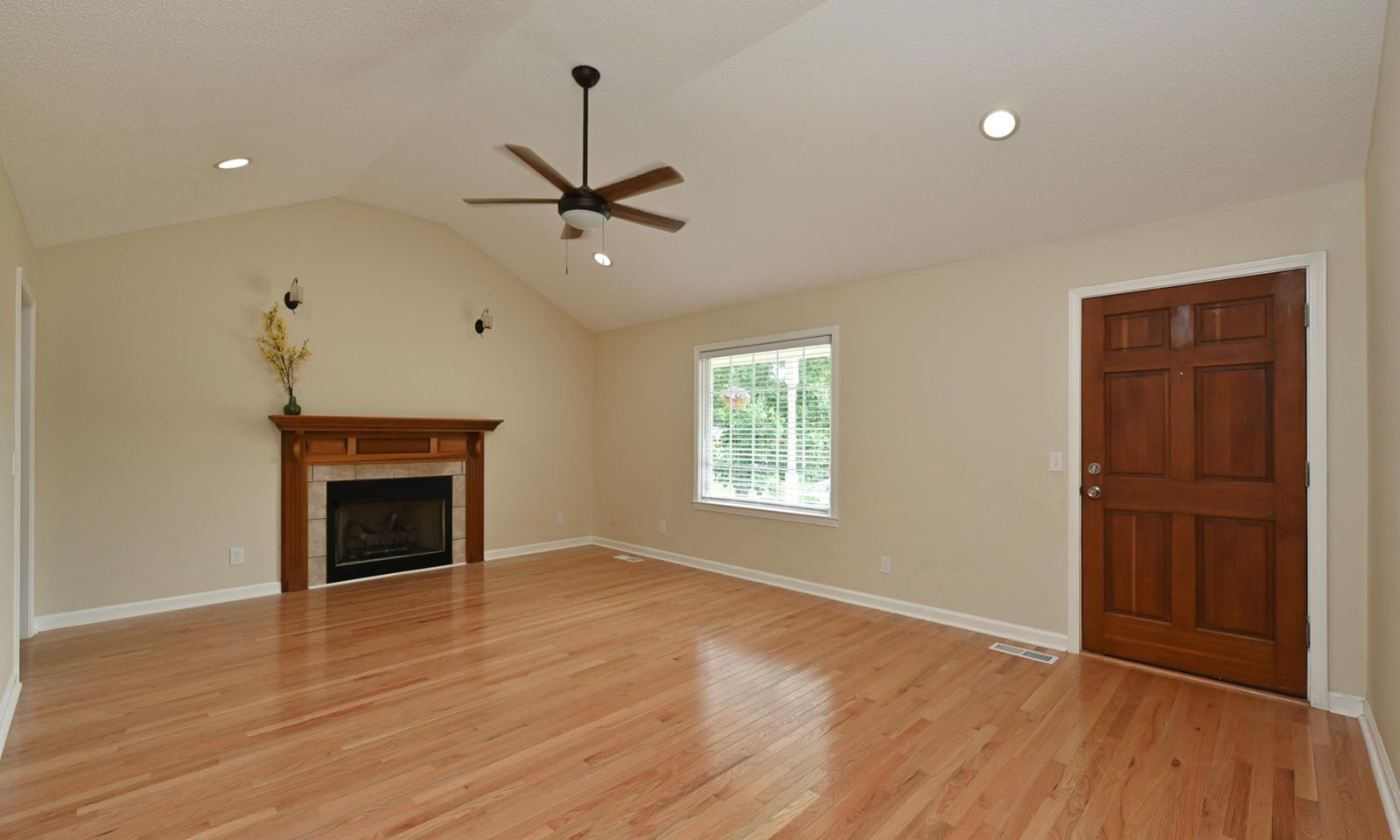 Property image 3 at 19 Raynes Court, Taylors, SC 29687