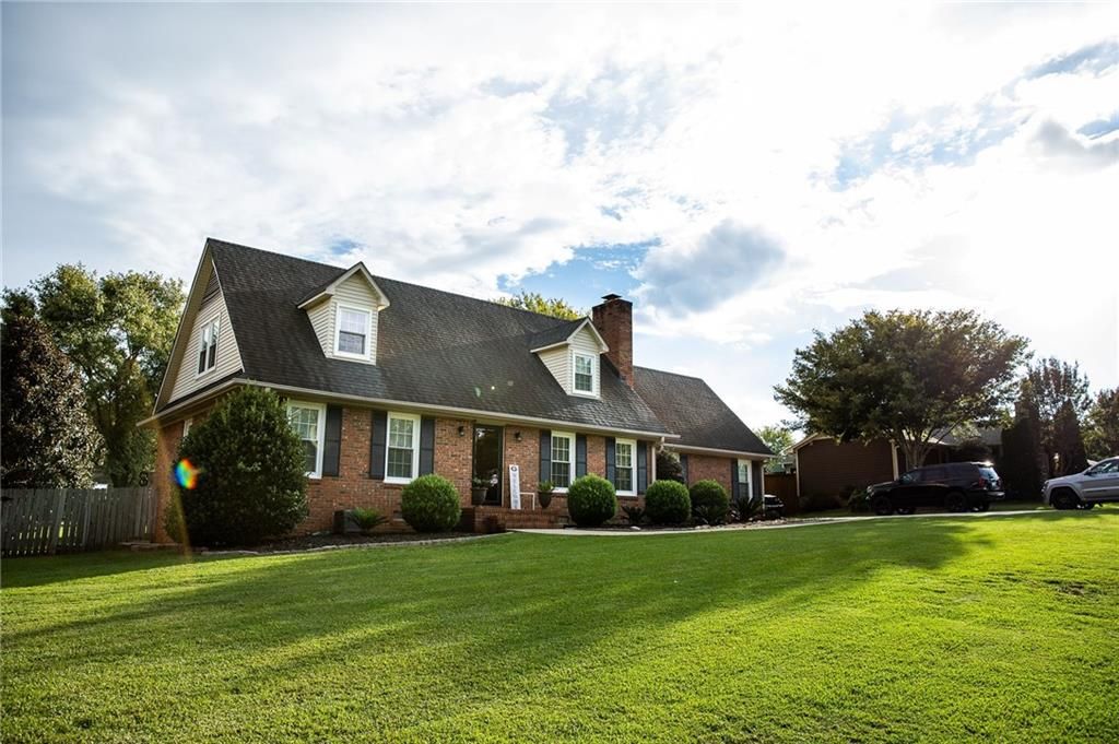 Property image 3 at 1107 Oak Hill Drive, Anderson, SC 29621