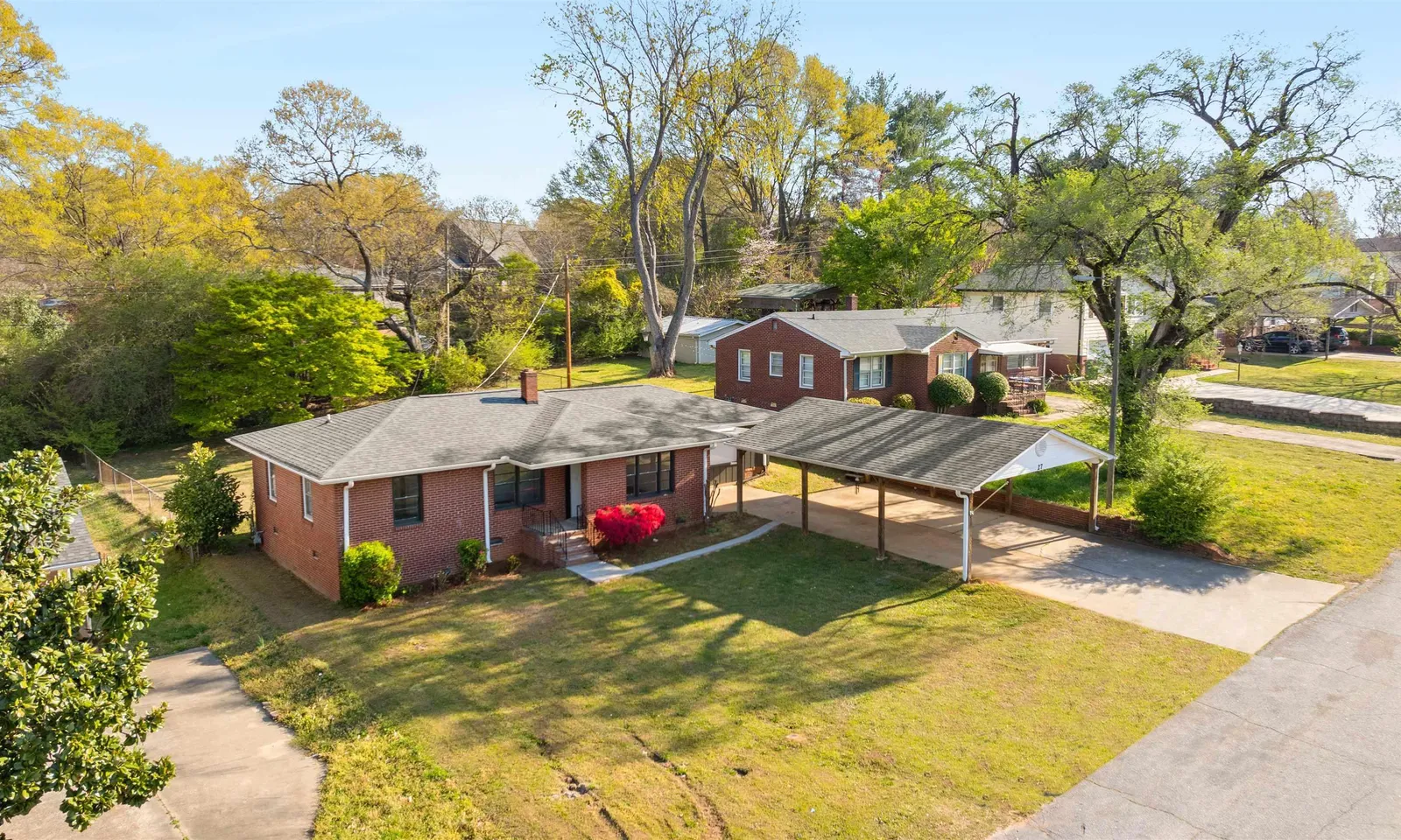 Chestnut Hills, Greenville Community