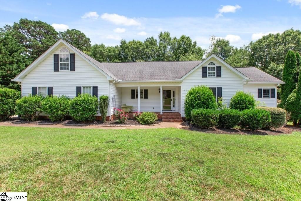 Property image 1 at 6 Raynes Court, Taylors, SC 29687