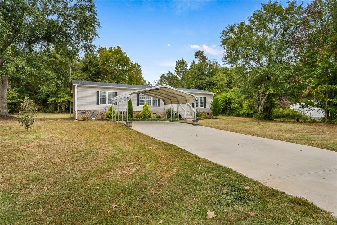 Property image 4 at 105 Twin Oaks Court, Iva, SC 29655