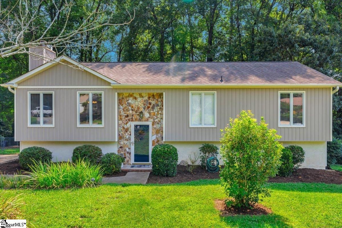 Property image 2 at 224 Hunters Trail, Greenville, SC 29615-4027
