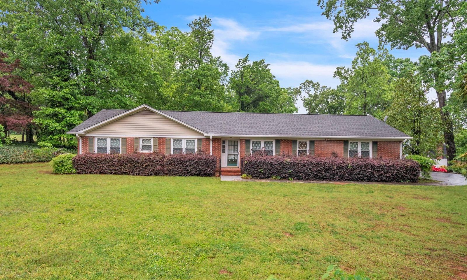 Main image of property at 1 Del Norte Boulevard, Greenville, SC 29615