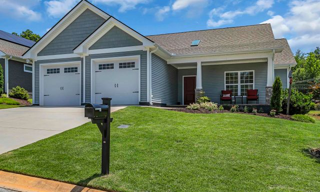 6 Trails Edge Court