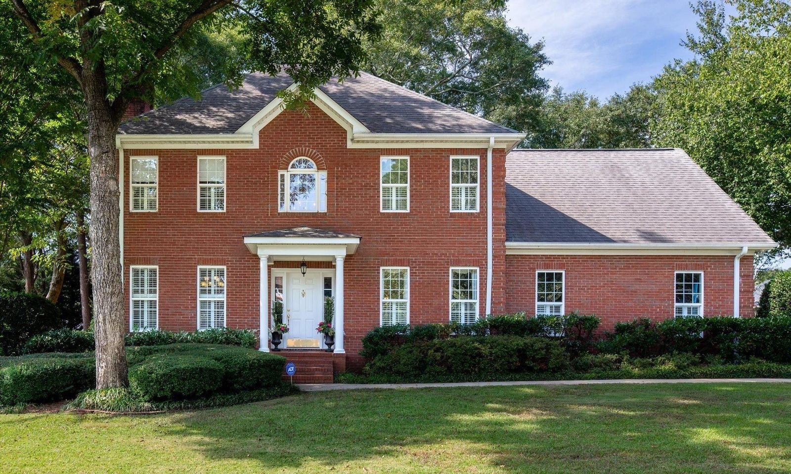 Westchester, Easley Community