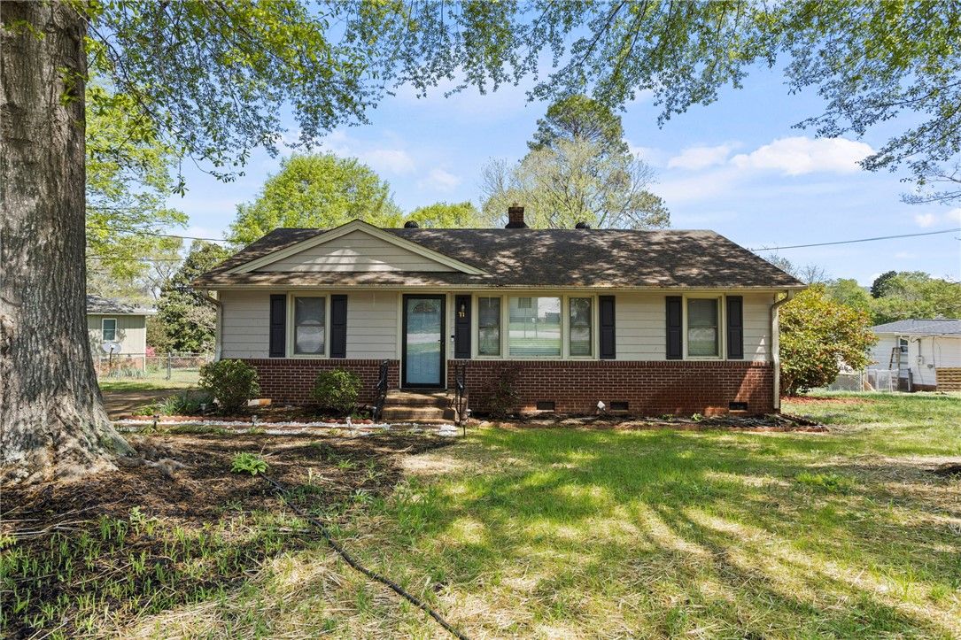 Main image of property at 11 DERWOOD Circle, Greenville, SC 29617