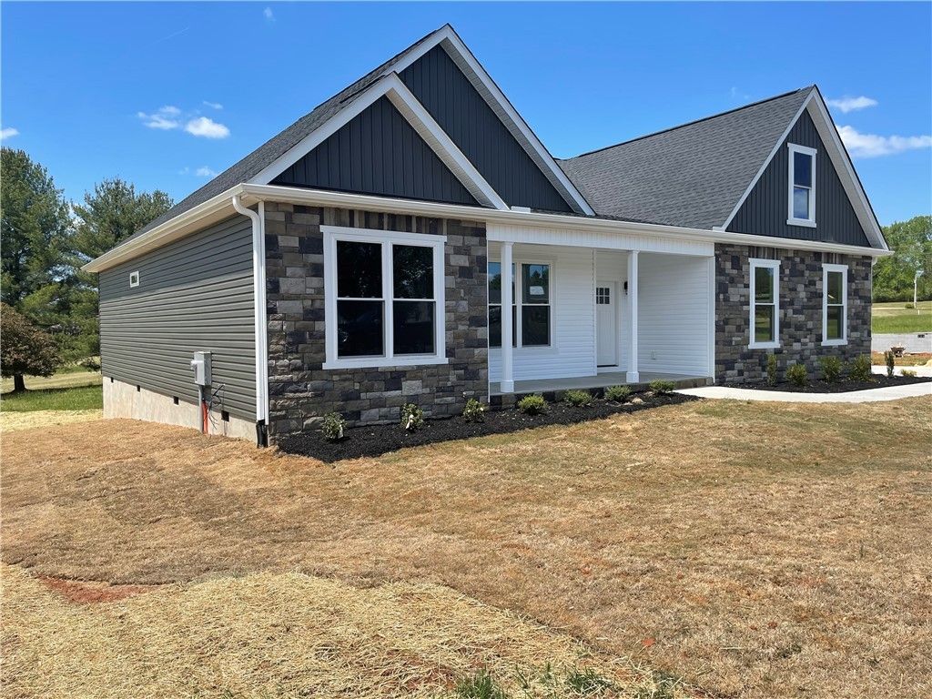 Property image 2 at 1904 Queen Drive, Walhalla, SC 29691