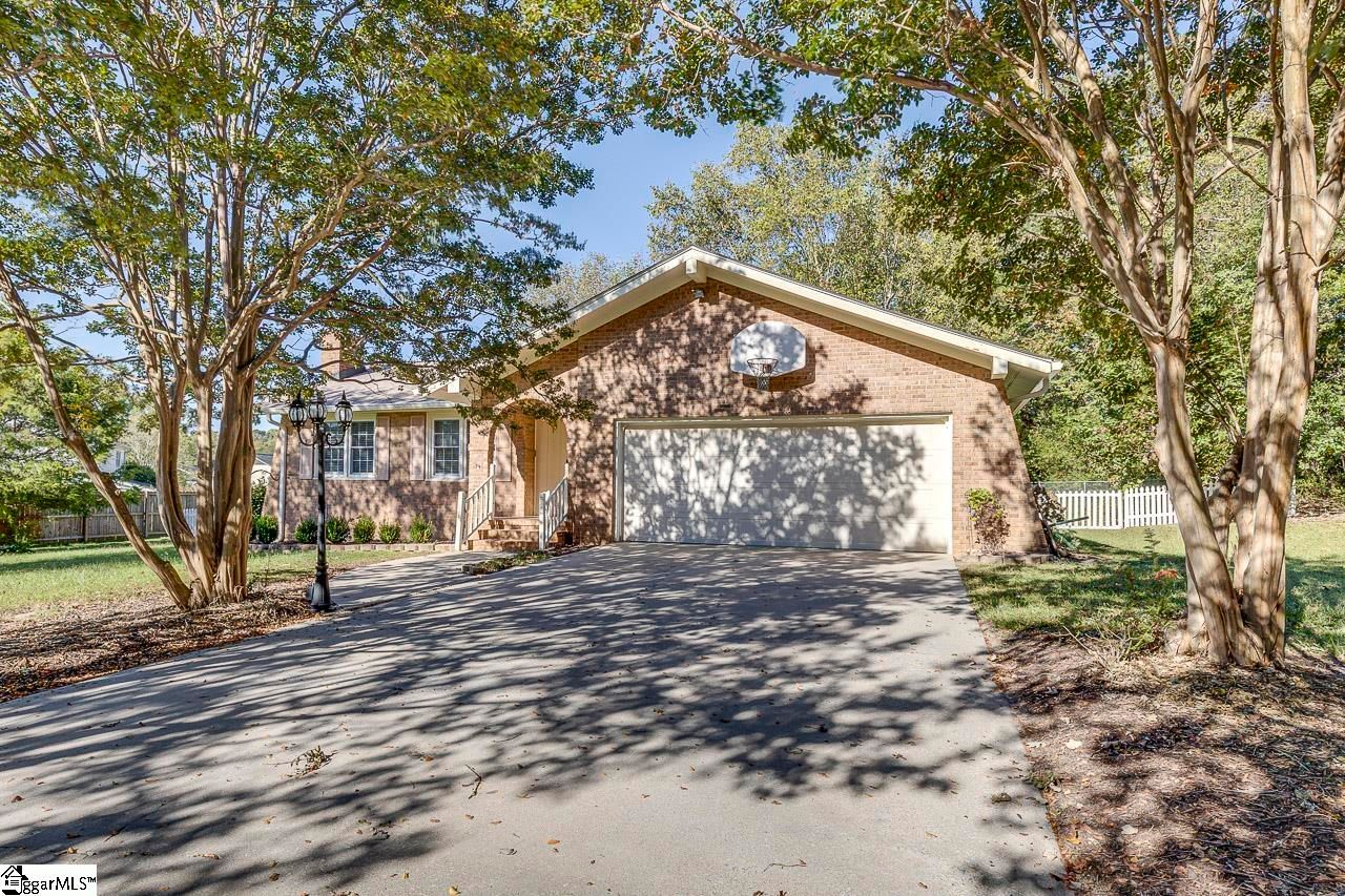 Property image 3 at 22 Woodview Drive, Taylors, SC 29687