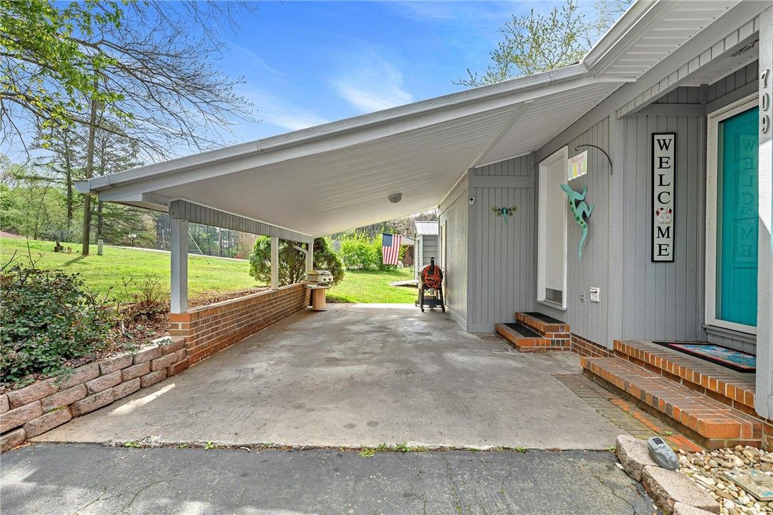 Property image 3 at 709 Alpine Drive, Seneca, SC 29672