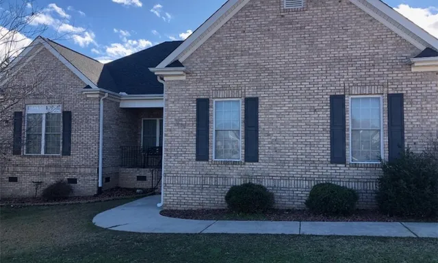 226 SPRUCE CREEK Drive