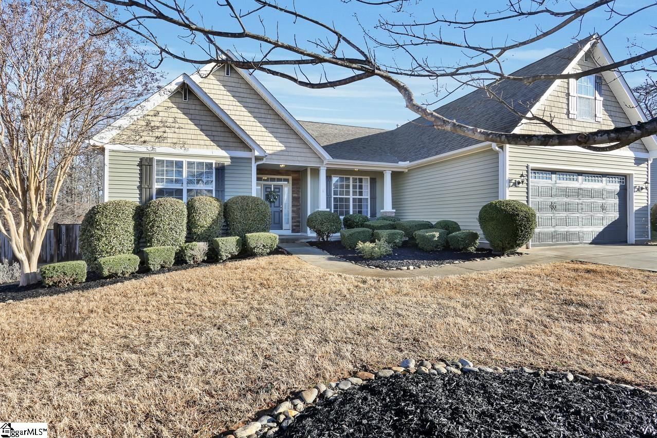 Main image of property at 6 Rockledge Drive, Greenville, SC 29609