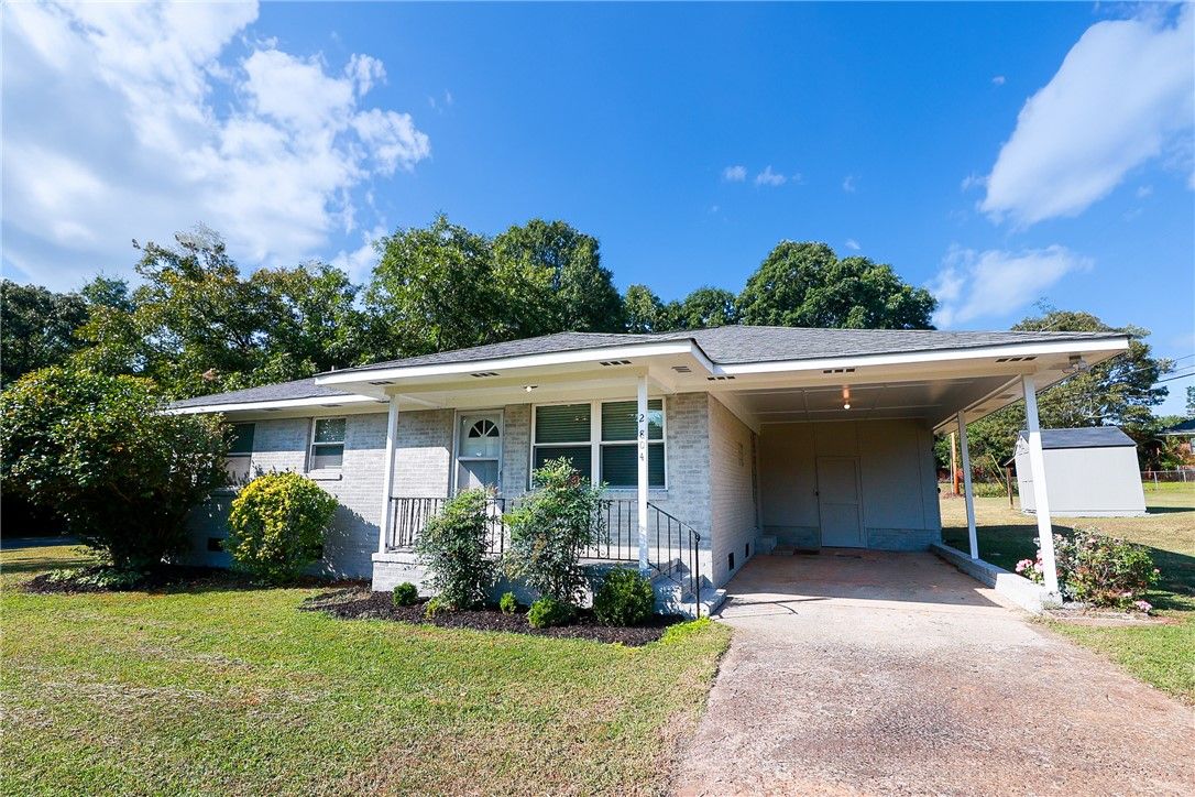 Main image of property at 2804 Chestnut Drive, Anderson, SC 29624