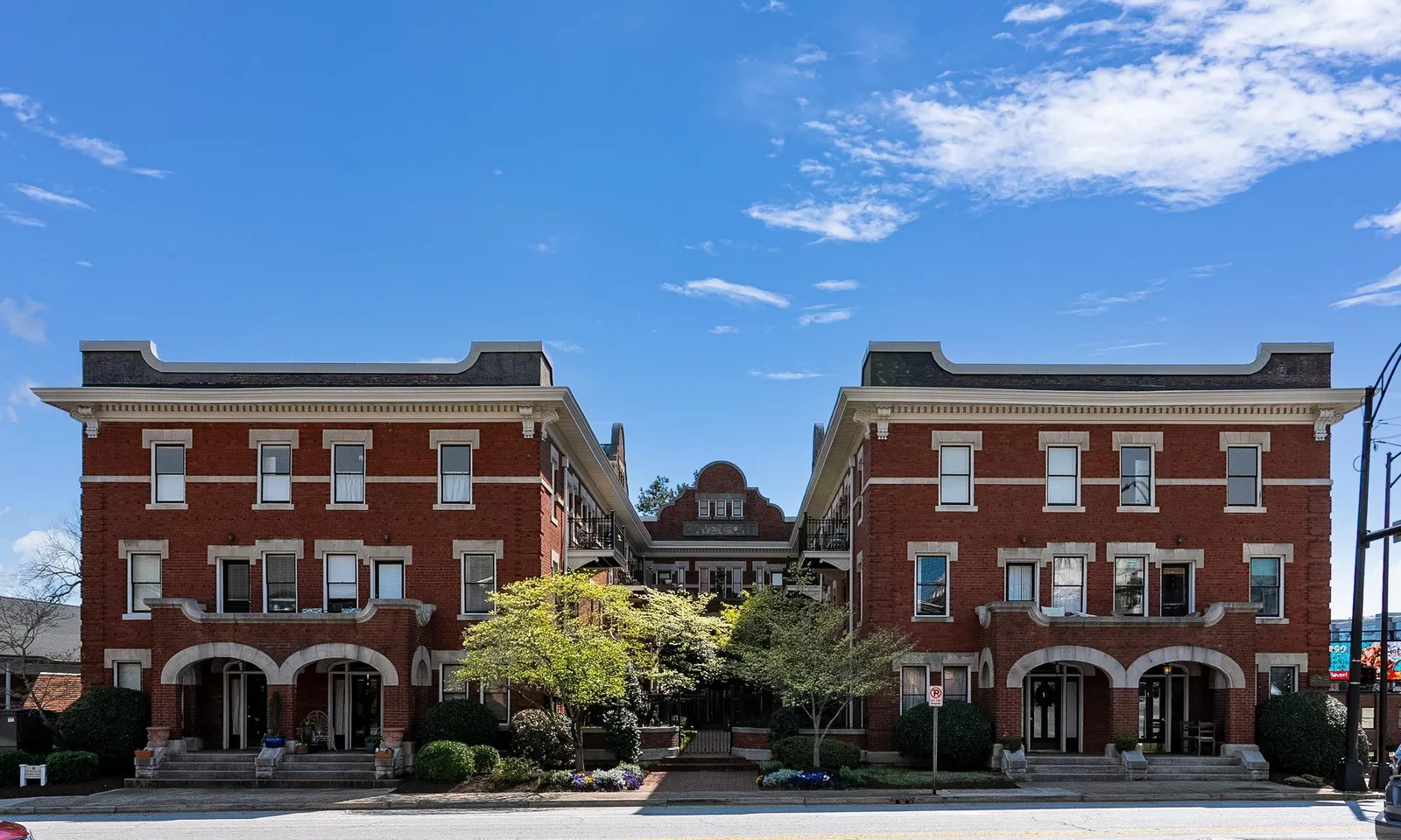 Davenport Condo, Greenville Community
